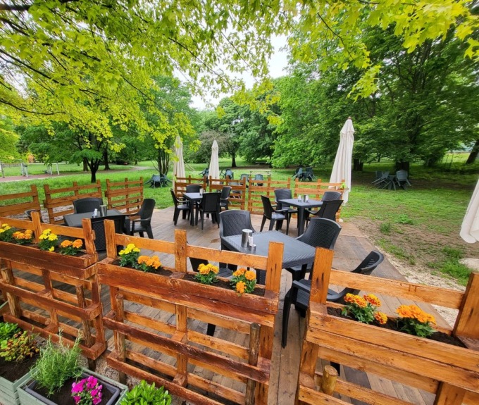 Tre furti in tre mesi al chiosco del parco di Loreto: «Sono tossicodipendenti in fame chimica»