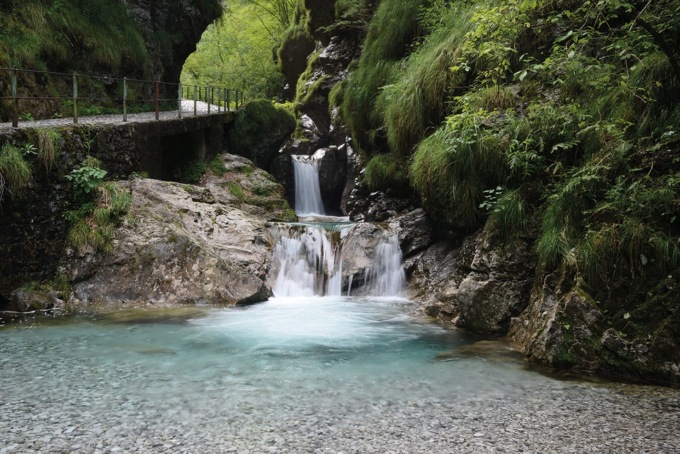 Il video dello smottamento nella Valle del Gru: chiusa al transito la Val Vertova
