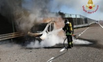 Furgone in fiamme sulla BreBeMi: intervengono i vigili del fuoco