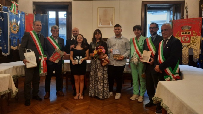«La Val Gandino mi resterà nel cuore», il saluto dei sindaci al maresciallo Ciaco
