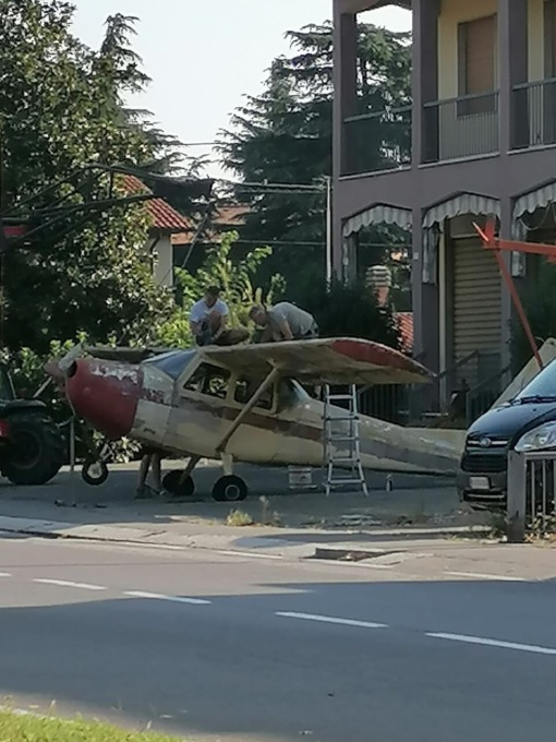 Bonate Sotto, smontato il celebre aereo del ristorante Barbisù: che fine farà?