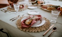 Come rendere speciale il tuo matrimonio: i vantaggi del noleggio di piatti e posate