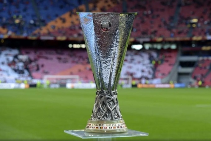Oggi e domani (11 e 12 settembre), al punto Sky di via Tiraboschi c’è la coppa dell’Europa League
