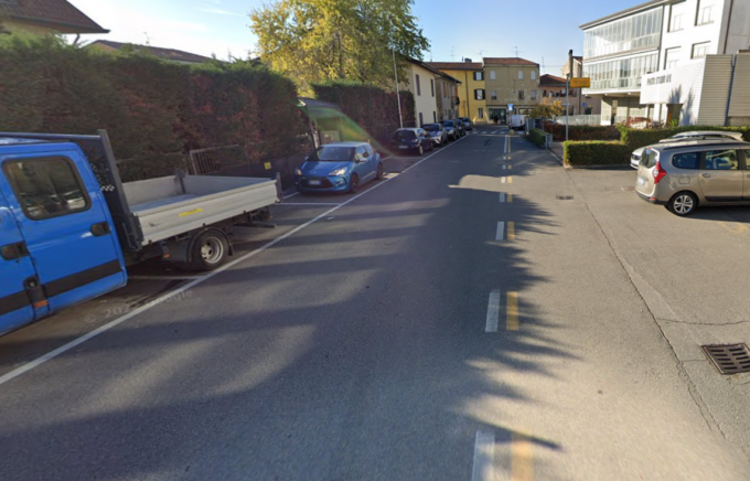 Sbanda per evitare un cane e cade a Osio Sopra: ferito centauro, grave il passeggero