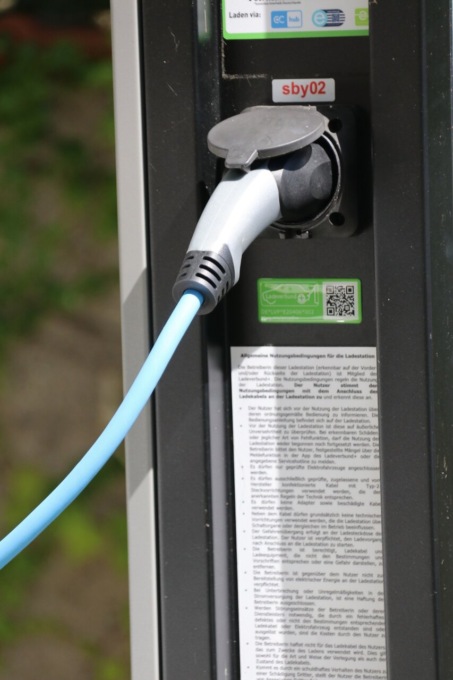 Trescore, ricarica abusivamente il motorino elettrico in azienda: operaio licenziato