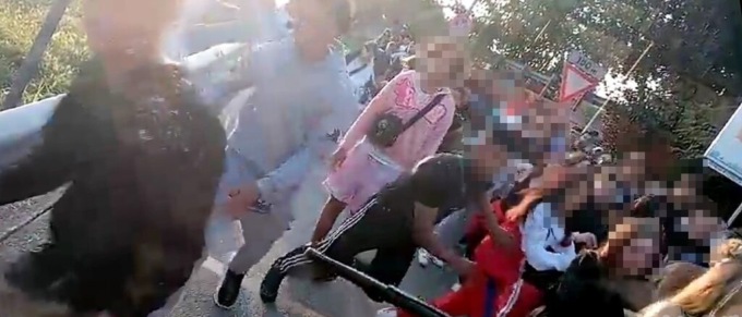 Calca di ragazzini alla fermata Atb di Oriocenter, i sindacati degli autisti chiedono di intervenire