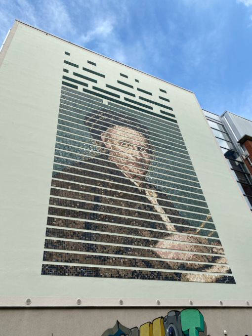 Inaugurato il mosaico dell’Istituto Fantoni: il volto “pixellato” in oltre 16 mila tessere