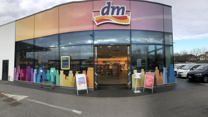 Rapina al dm di Stezzano: cassiere minacciate con una mannaia