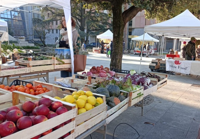 Mercati sempre più vuoti: Bergamo, in quattro anni, ha perso 200 attività ambulanti