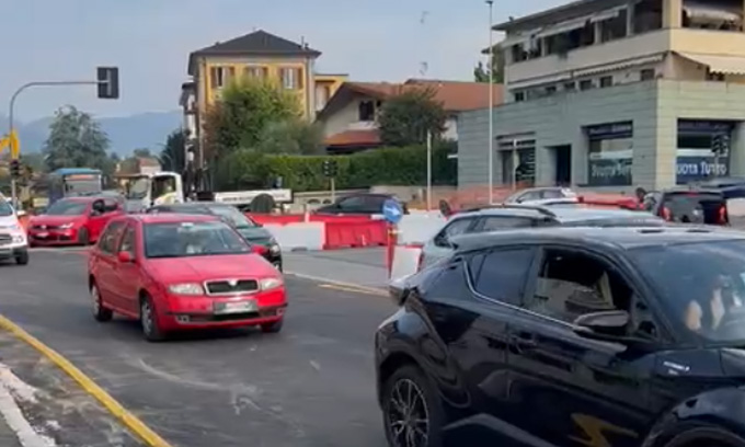 Scuole al via, nodo di Pontesecco messo alla prova: traffico e disagi