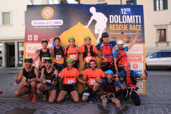 Il Soccorso Alpino della Val Brembana sul tetto d’Europa: medaglia d’oro alla Dolomiti Rescue Race