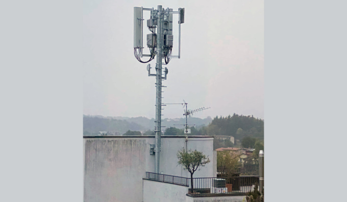 Sul tetto dell’ostello di Monterosso è spuntata un’antenna