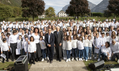 Disastro del Vajont, il video del Minicoro di Monterosso che canta di fronte a Mattarella