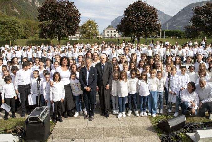 Disastro del Vajont, il video del Minicoro di Monterosso che canta di fronte a Mattarella