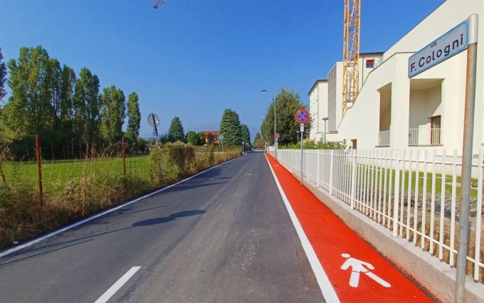 Le strade attorno al pronto soccorso di Ponte San Pietro rimesse a nuovo (bel lavoro!)