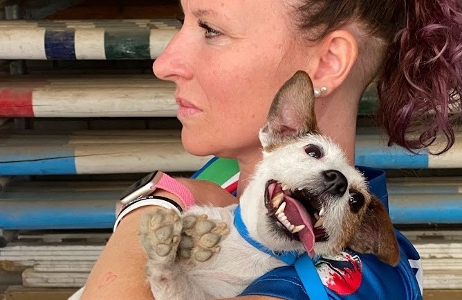 Roberta e Amelia, padrona e cane che da Mozzo hanno raggiunto la cima del mondo