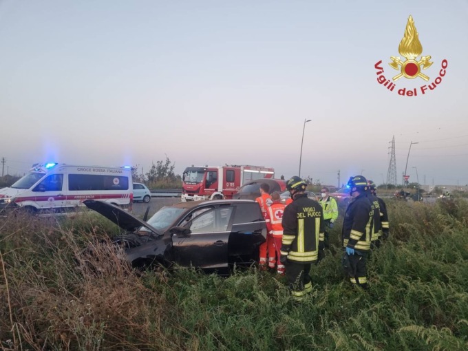 Esce di strada a Zanica con la sua auto, tre feriti gravi