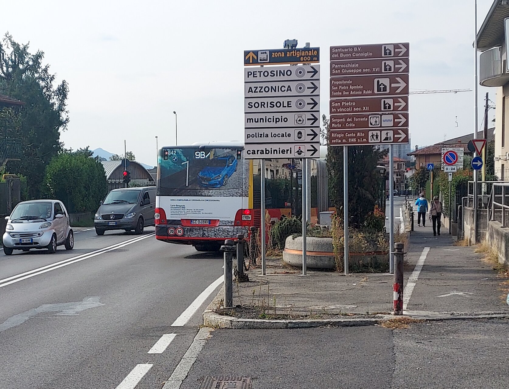 Autobus in svolta a destra a Petosino 2