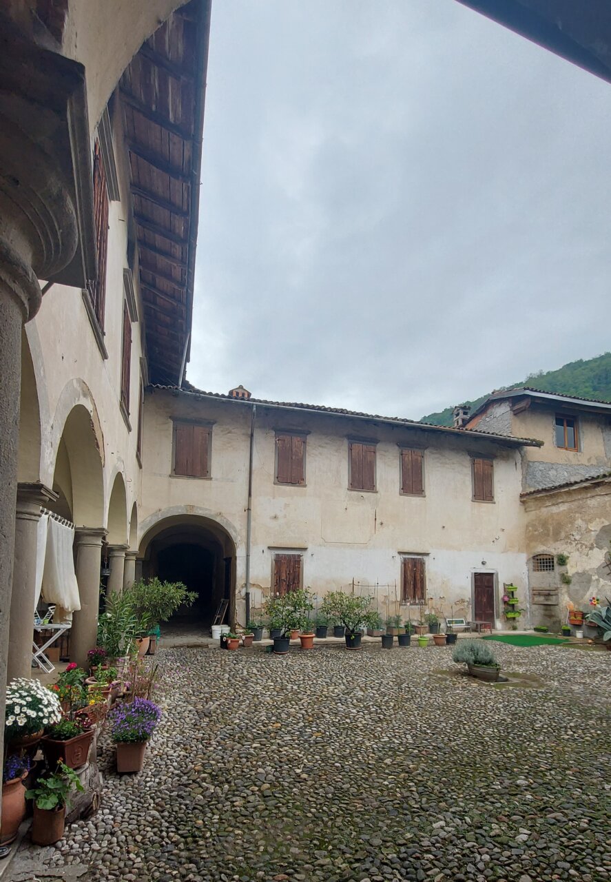 Berzo San Fermo, Palazzo Terzi, Cortile