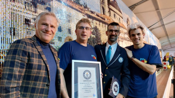 Mattoncini da record: il mosaico Lego della Campionaria conquista il Guinness World Record
