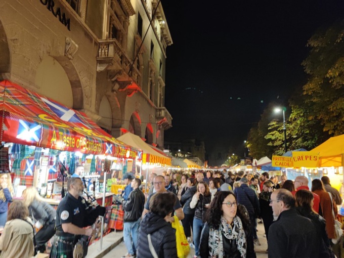 10 frasi in bergamasco sui Mercatanti