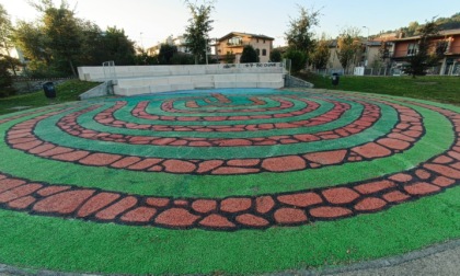 Valtesse, sporcizia al parco Lea Garofalo di via Ruggeri da Stabello