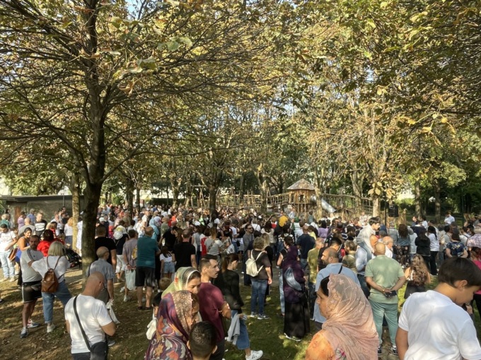 Quanta gente al parco Diaz di Osio Sotto per l’inaugurazione: «Un gioco così non c’è neanche a Bergamo»