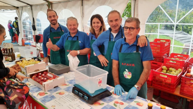 Sapori e colori, fa il pieno di gente la Festa della Mela a Moio de’ Calvi