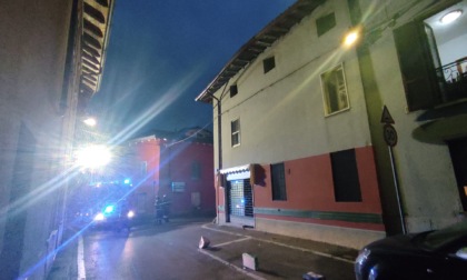 Calvenzano, crolla un tetto in pieno centro: paura ma nessun ferito