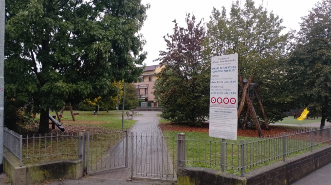 Urla e musica a tutto volume al parco Ferraris di Albano: «Sembra di stare in discoteca»