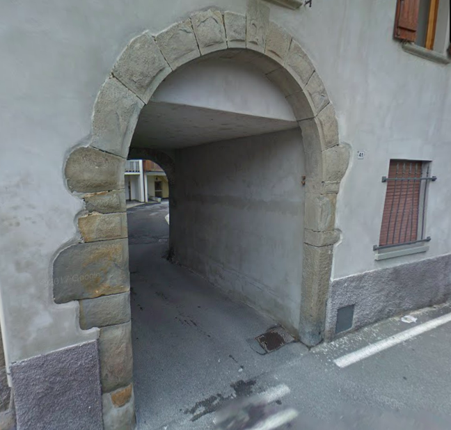 Blitz dei carabinieri a Chignolo: trovate droga e refurtiva in un casolare occupato