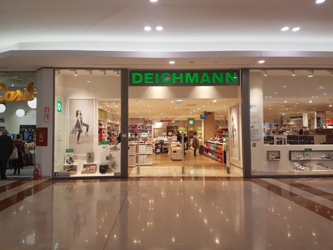 Deichmann a Oriocenter, il negozio che è anche centro di primo ascolto per vittime di violenza