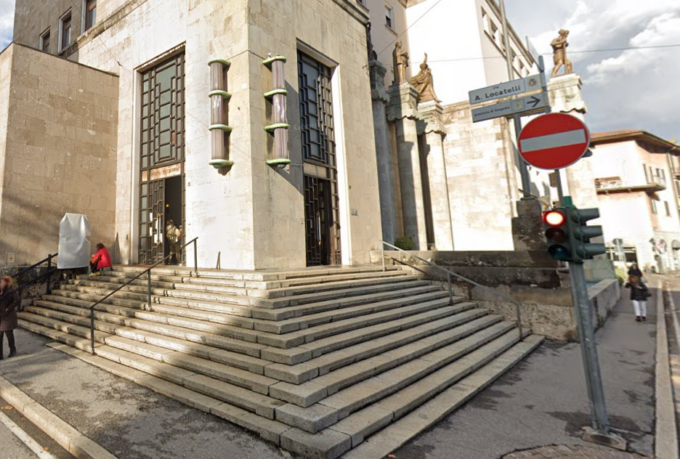 Dipendente delle Poste rubò i soldi dei clienti: a processo il sospetto complice calabrese