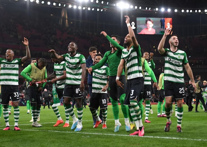 Il 3-4-3 dello Sporting Lisbona è pieno di qualità e velocità, bisognerà difendersi al meglio