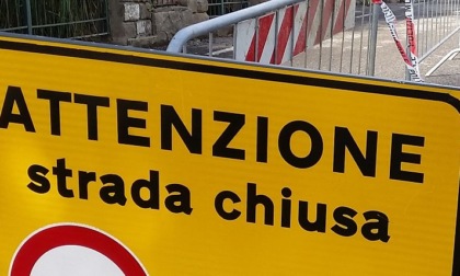 Brumano isolato per la caduta di un masso di due metri cubi sulla provinciale