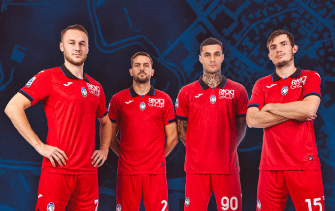 Atalanta per Bergamo: svelata la terza maglia, è rossa con un bellissimo omaggio alla città