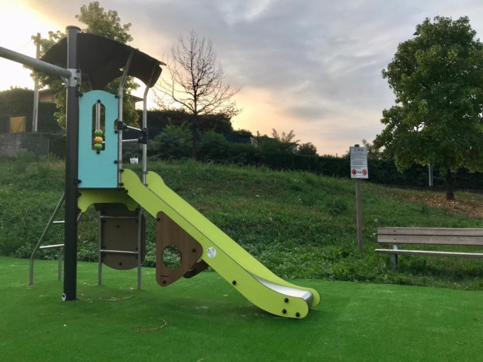 Quattro parchi come nuovi a Seriate, tra scivoli, altalene e arrampicate a misura di famiglie