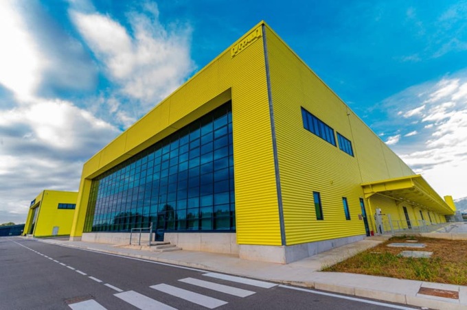 A Stezzano (al Business Park) ha aperto il nuovo magazzino Brt, tra flotta eco e fotovoltaico