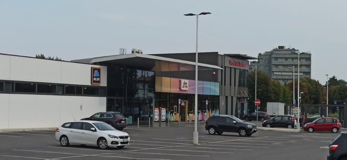 Derubato all’Aldi di Treviglio con il “raggiro delle monete”