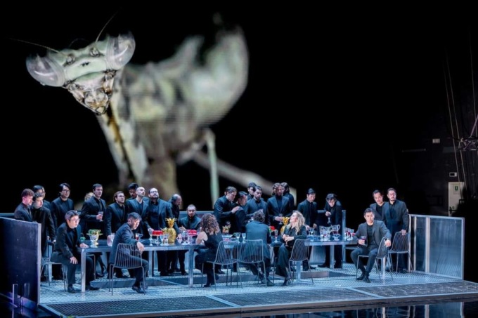Fischi per la prima al Donizetti Opera: un imprenditore regala cento biglietti agli studenti