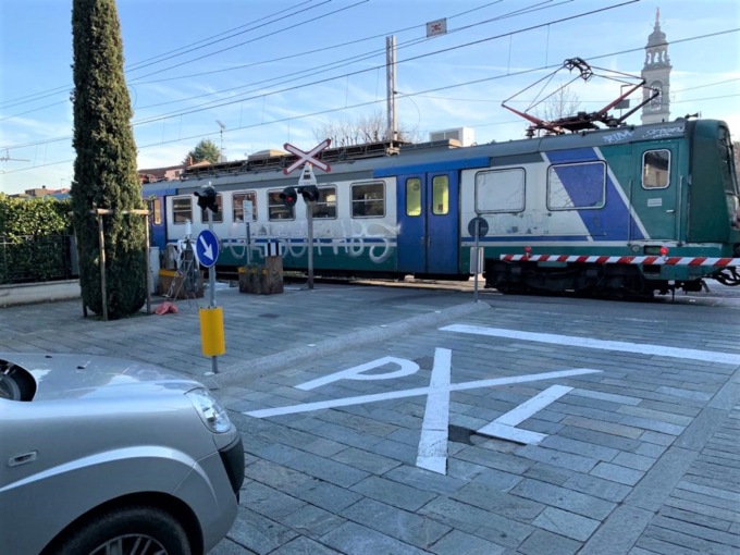 Raddoppio ferroviario, Curno non ci sta: «Diteci come eviterete il collasso della mobilità»