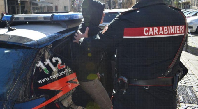 Rapinarono una coetanea a Brembate Sopra: due ragazzine arrestate
