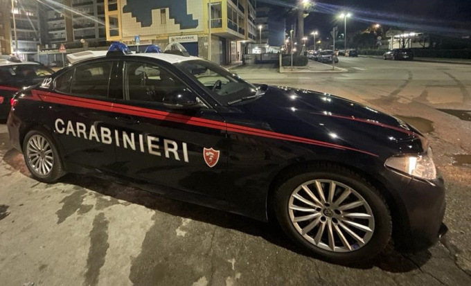 Carabinieri sgominano banda dedita ai furti di capi griffati, anche a Bergamo