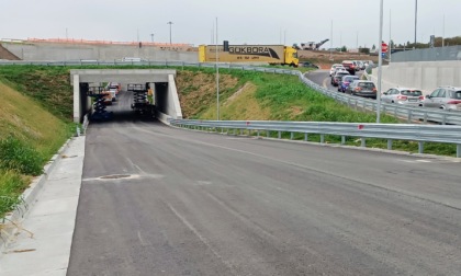 Svincolo all'uscita del casello di Bergamo, partiti i lavori di asfaltatura notturni