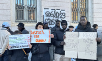 Verità sulla morte di Oumar, foto e parole della manifestazione in centro a Bergamo