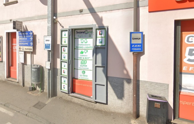 Chiede da accendere e poi lo colpisce con un pugno in faccia: arrestato 42enne a Romano