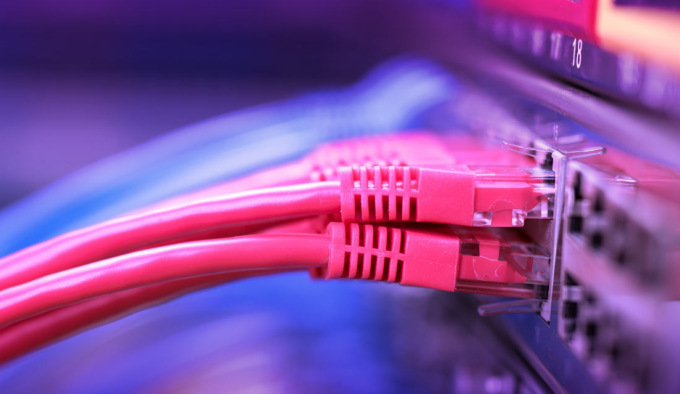 Fibra ottica in un palazzo di via Novelli, il Comune: «Non è nostra competenza»
