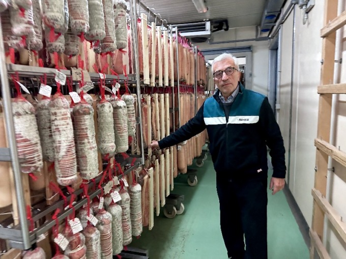 I segreti di Aristide Bonalumi, di Mozzo: «Ai salami bisogna parlare. “Come stai, hai freddo?”»