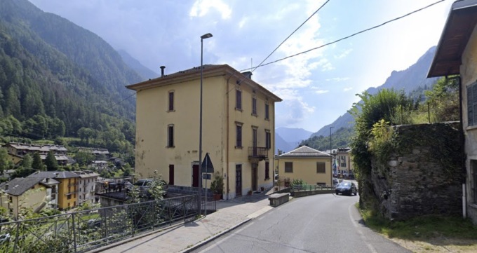 Si allontana dopo essere andato con l’auto contro un muro a Branzi, trovato morto un 55enne