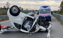 Schianto e Fiat 500 ribaltata a Misano, tre feriti in ospedale